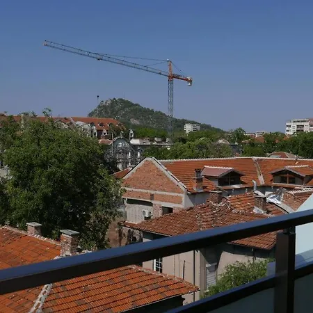 Charmful New Flat With Hill View Lägenhet