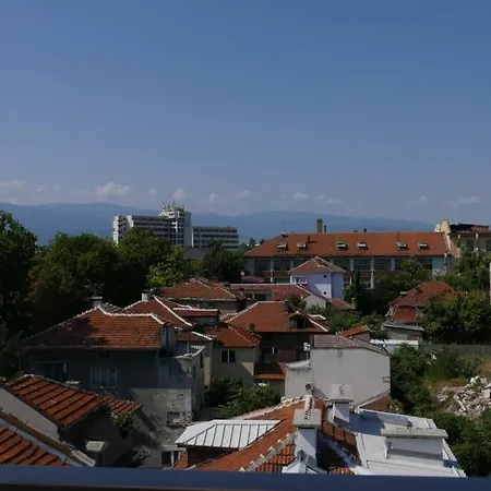 Апартаменты Charmful New Flat With Hill View Пловдив